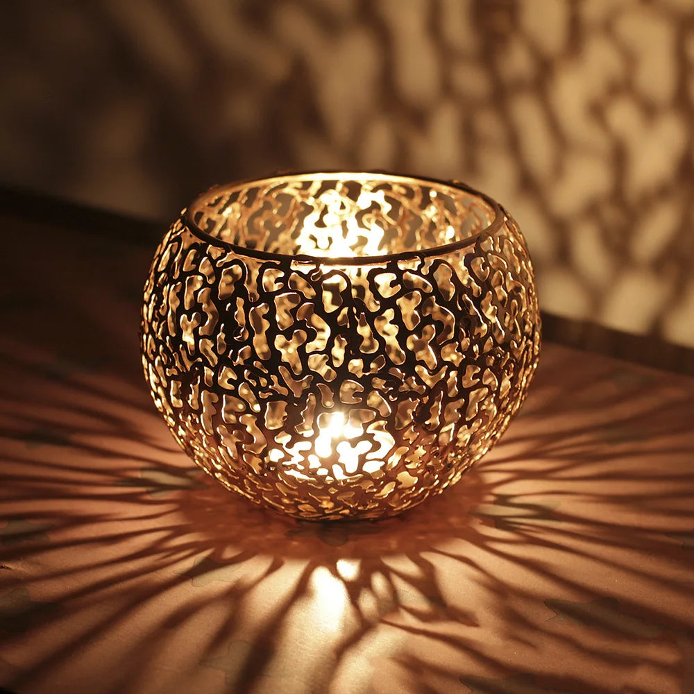 Retro Hollow Metal Candle Holder – Warm Glow Tealight Lantern