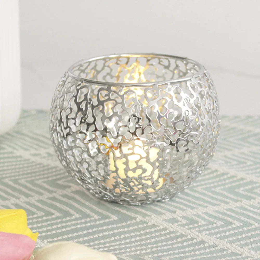 Retro Hollow Metal Candle Holder – Warm Glow Tealight Lantern