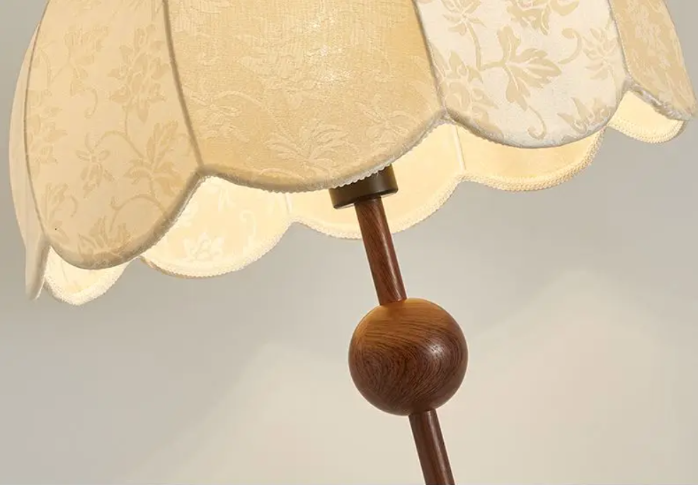 Scandinavian Retro Floor Lamp with Fabric Shade – Minimalist Ambient Lighting